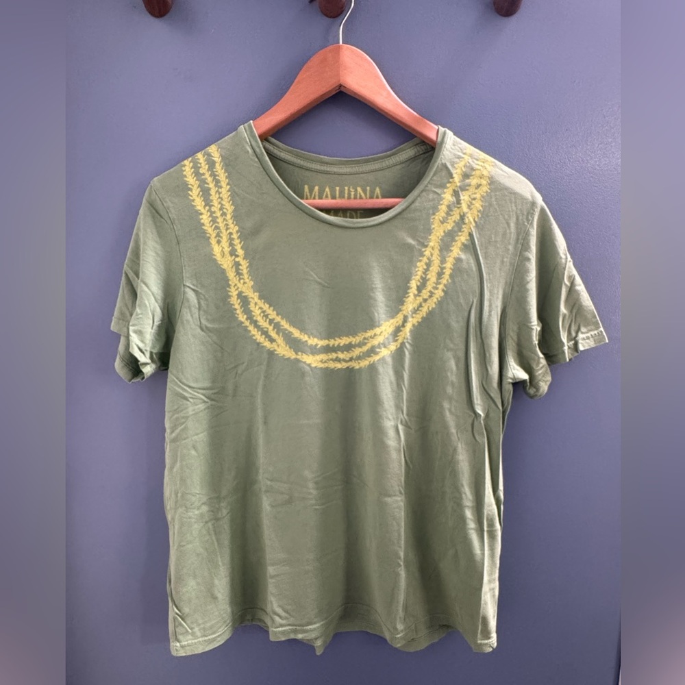 Mahina Made Lei Tee - size M